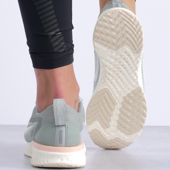 NIB Nike Women's Odyssey React Sneakers - Picture 8 of 9